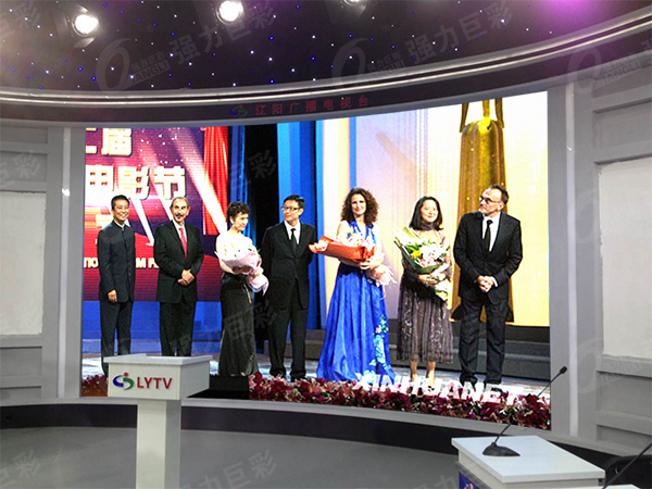 宜昌廣播電視臺(tái)演播大廳3Q系列p2.5室內(nèi)全彩15㎡
